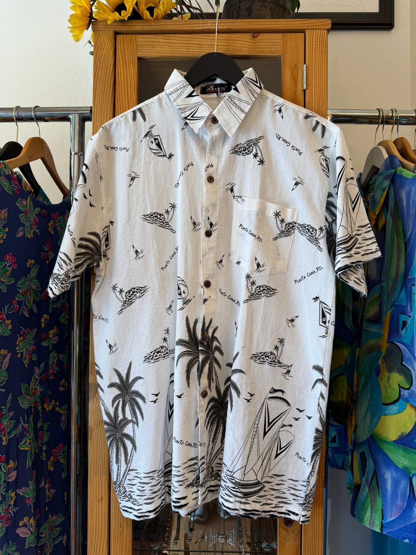 1990s Punta Cana Button up. (M)