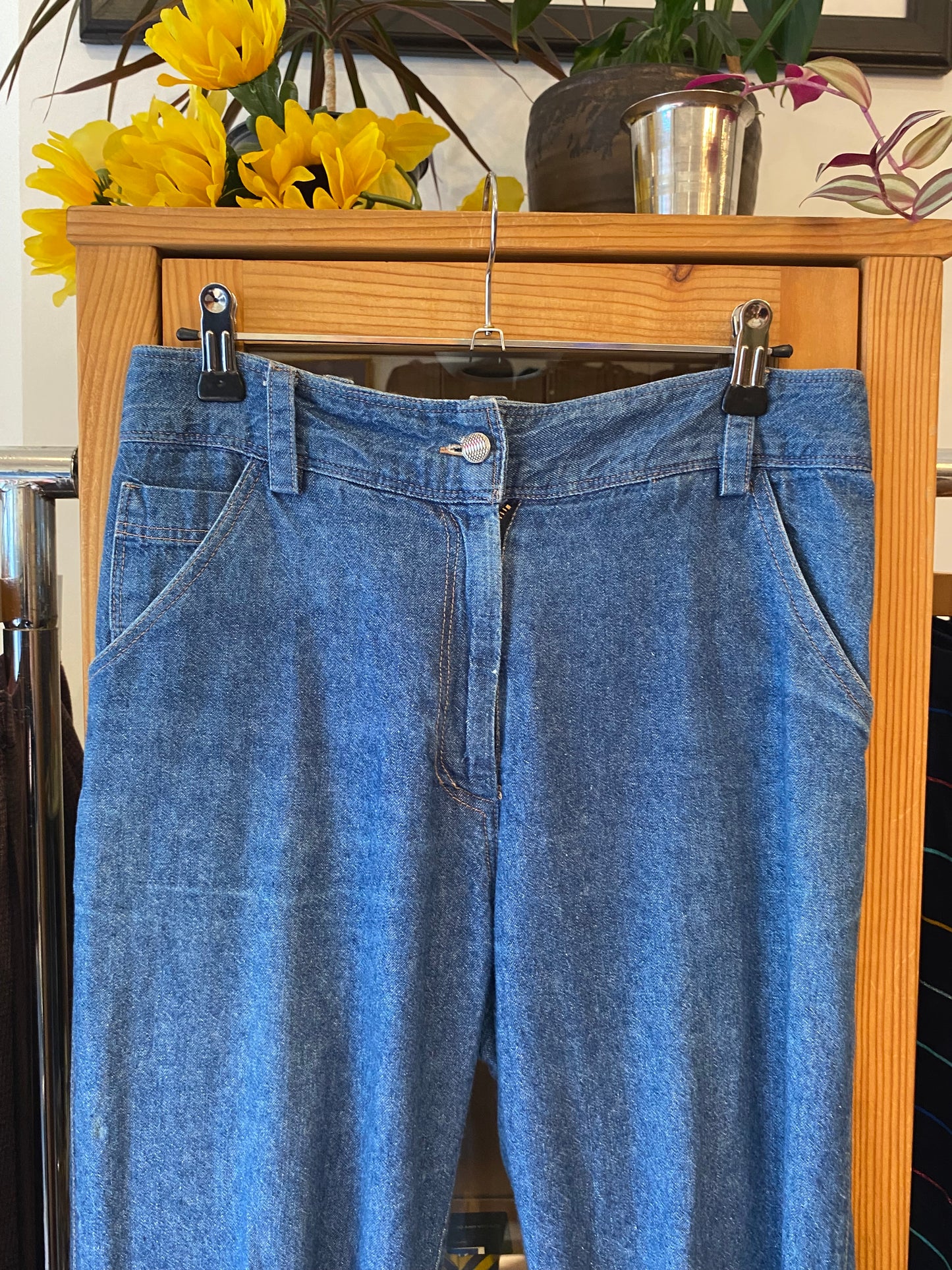 Light-Weight Jeans