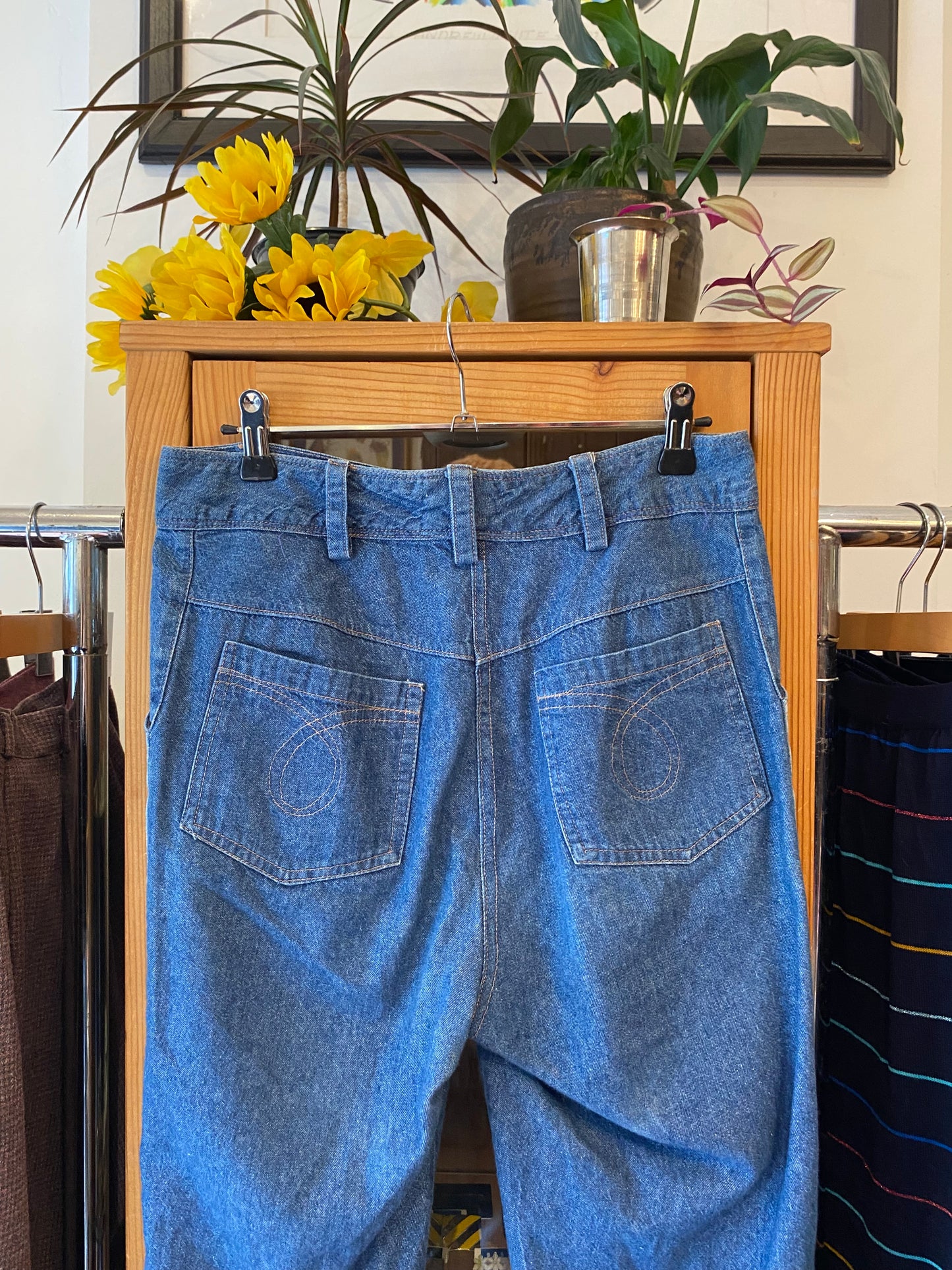 Light-Weight Jeans