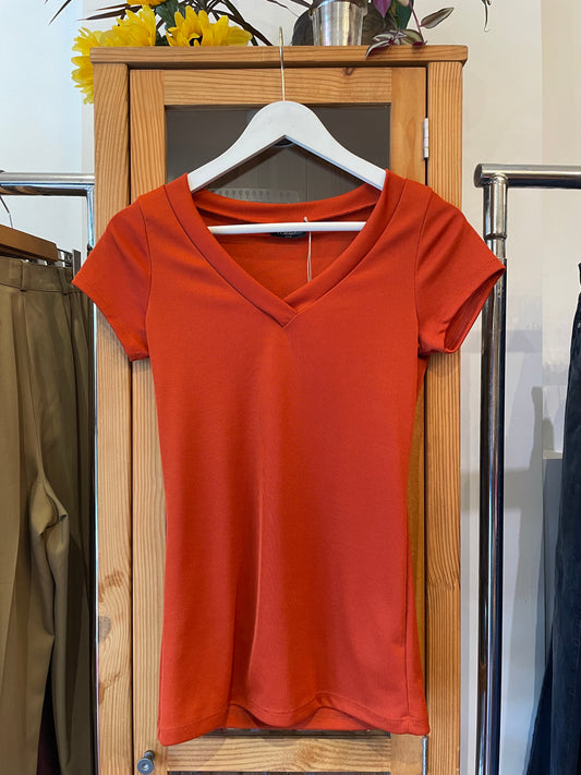  Contemporary Burnt Orange V-neck T-shirt (S)